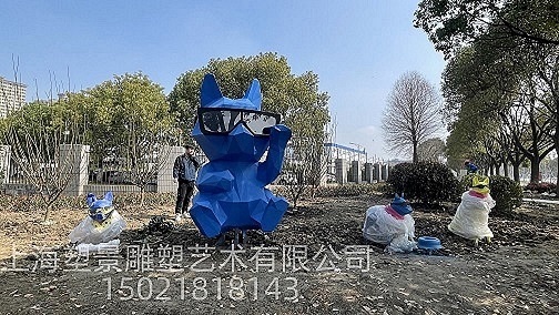 不锈钢雕塑几何切面网红小狗定制户外园林设计_图片