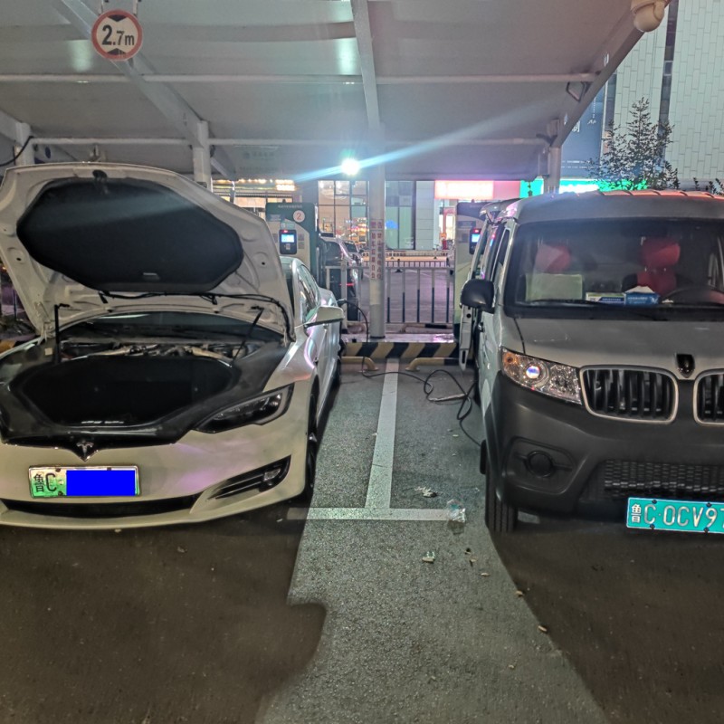 淄博新能源汽车亏电趴窝怎么办，拨打电话享电移动充电来帮忙。_图片